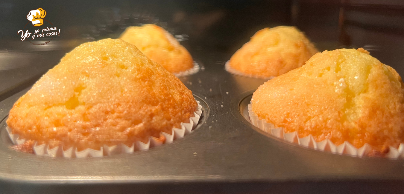 magdalenas caseras con jugo de naranjas