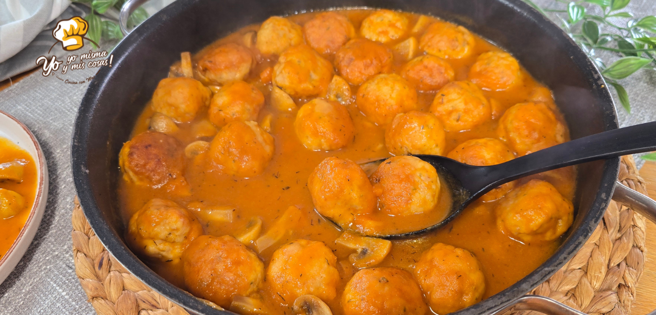 albóndigas de pollo en salsa